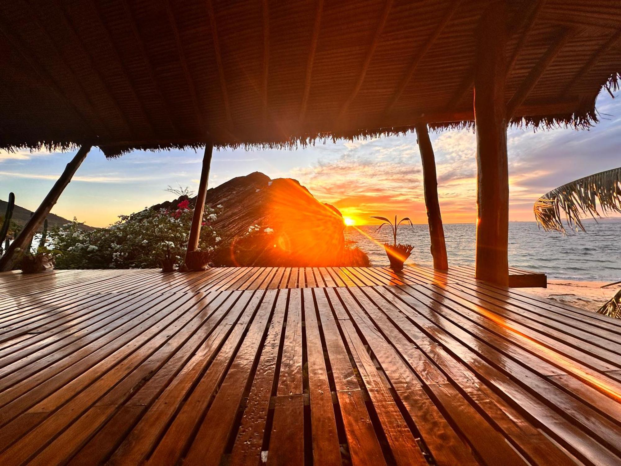 Shambala Madagascar: Beachfront Lodge And Adventures Ambolobozo Exterior foto
