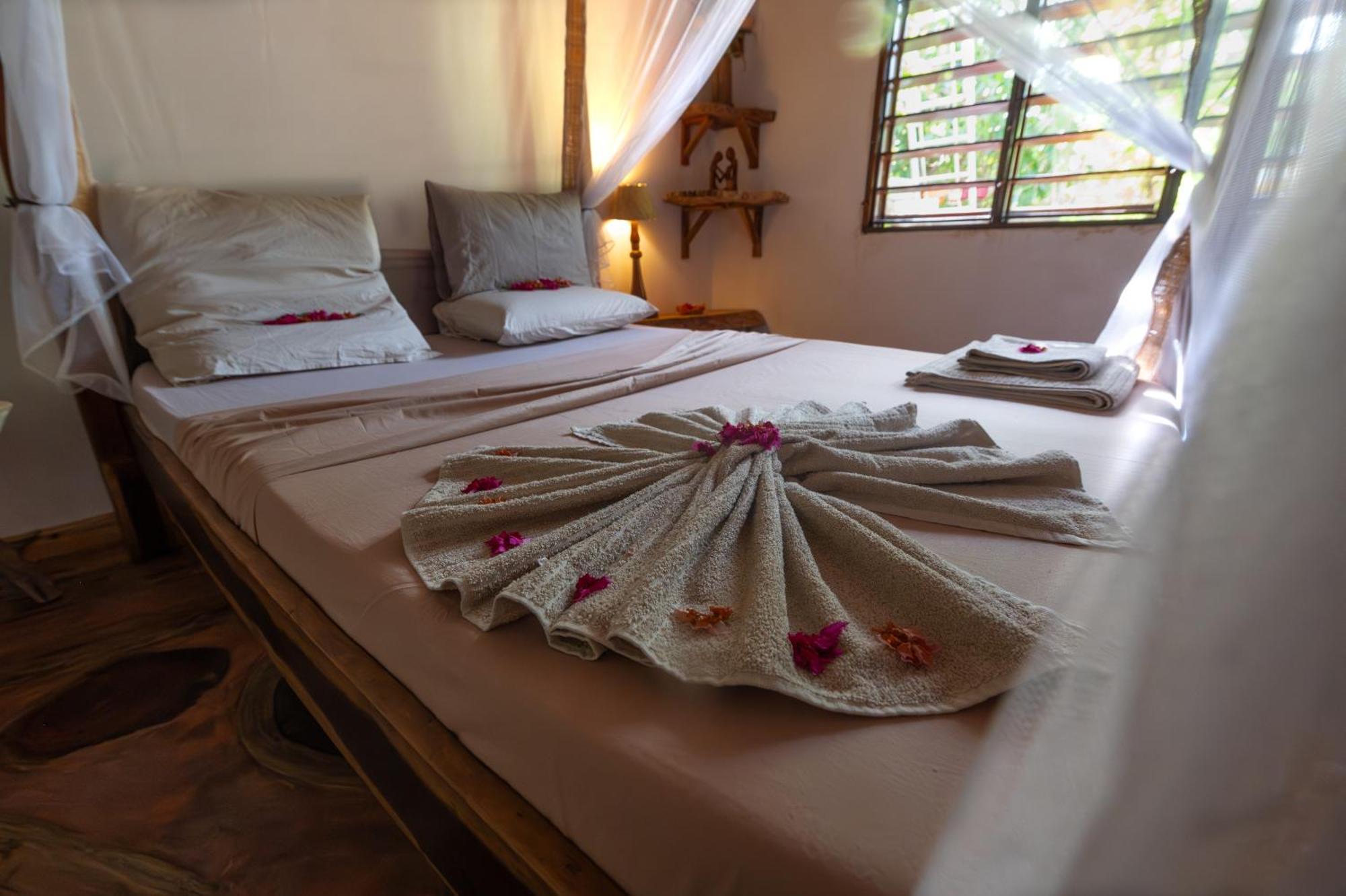 Shambala Madagascar: Beachfront Lodge And Adventures Ambolobozo Exterior foto