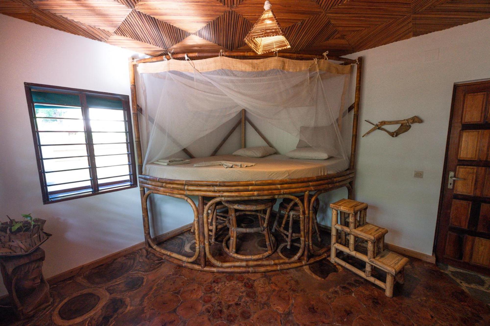 Shambala Madagascar: Beachfront Lodge And Adventures Ambolobozo Exterior foto