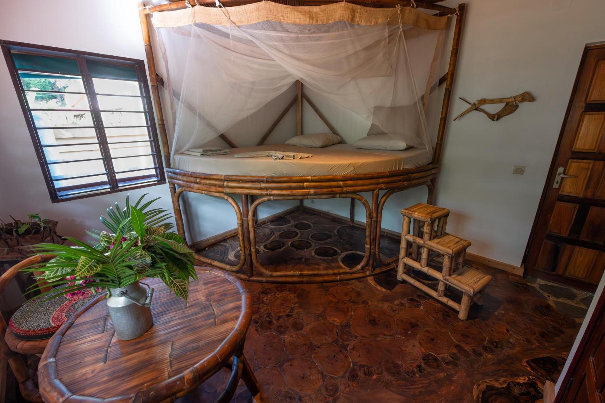 Shambala Madagascar: Beachfront Lodge And Adventures Ambolobozo Exterior foto